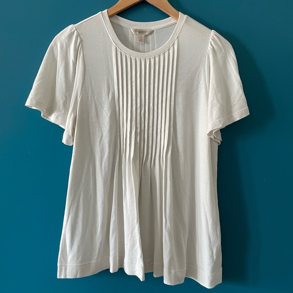 Banana Republic Threadsoft Pleated flutter sleeve cream tee, sz S